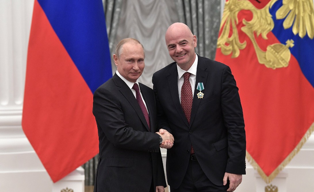 Wladimir Putin con Giovanni Infantino in una foto del 2019. Fonte: Wikipedia