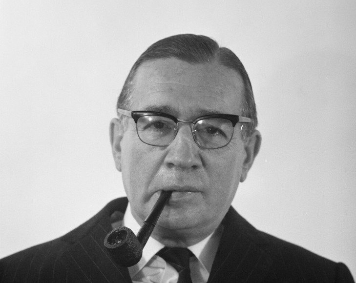 James Schwarzenbach (1911–1994), celebre pubblicista e politico della destra populista svizzera, nacque a Rüschlikon in un'agiata famiglia protestante dell'industria tessile. Attraverso la madre di sua cugina Annemarie Schwarzenbach, Renée Schwarzenbach-Wille, James era strettamente legato per via materna alla potente famiglia Wille. Questa parentela lo collegava direttamente alla cerchia conservatrice e aristocratica del nonno materno di Annemarie, il generale Ulrich Wille.