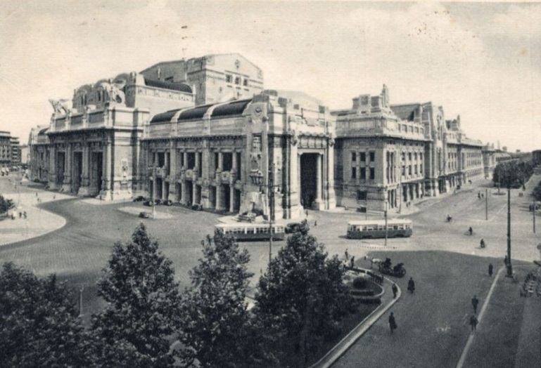 La Stazione Centrale intatta e senza segni di guerra, macerie o fortificazioni. Fonte: Archivio Insubrica Historica